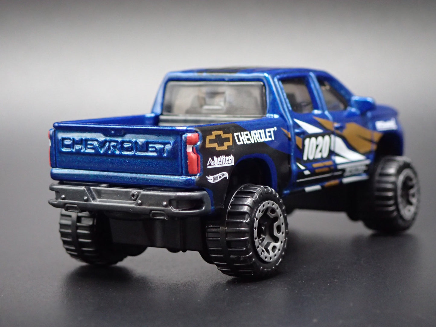 2019 19 CHEVY CHEVROLET SILVERADO LT TRAIL BOSS 1:64 SCALE DIECAST MODEL CAR
