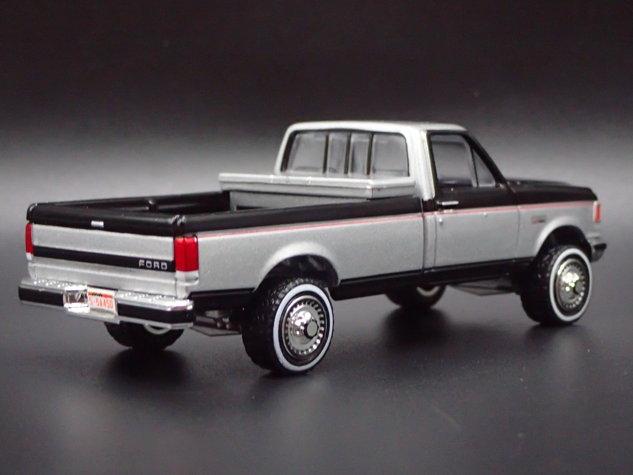 1990 90 FORD F250 PICKUP TRUCK OBS BLACK 1:64 SCALE DIORAMA