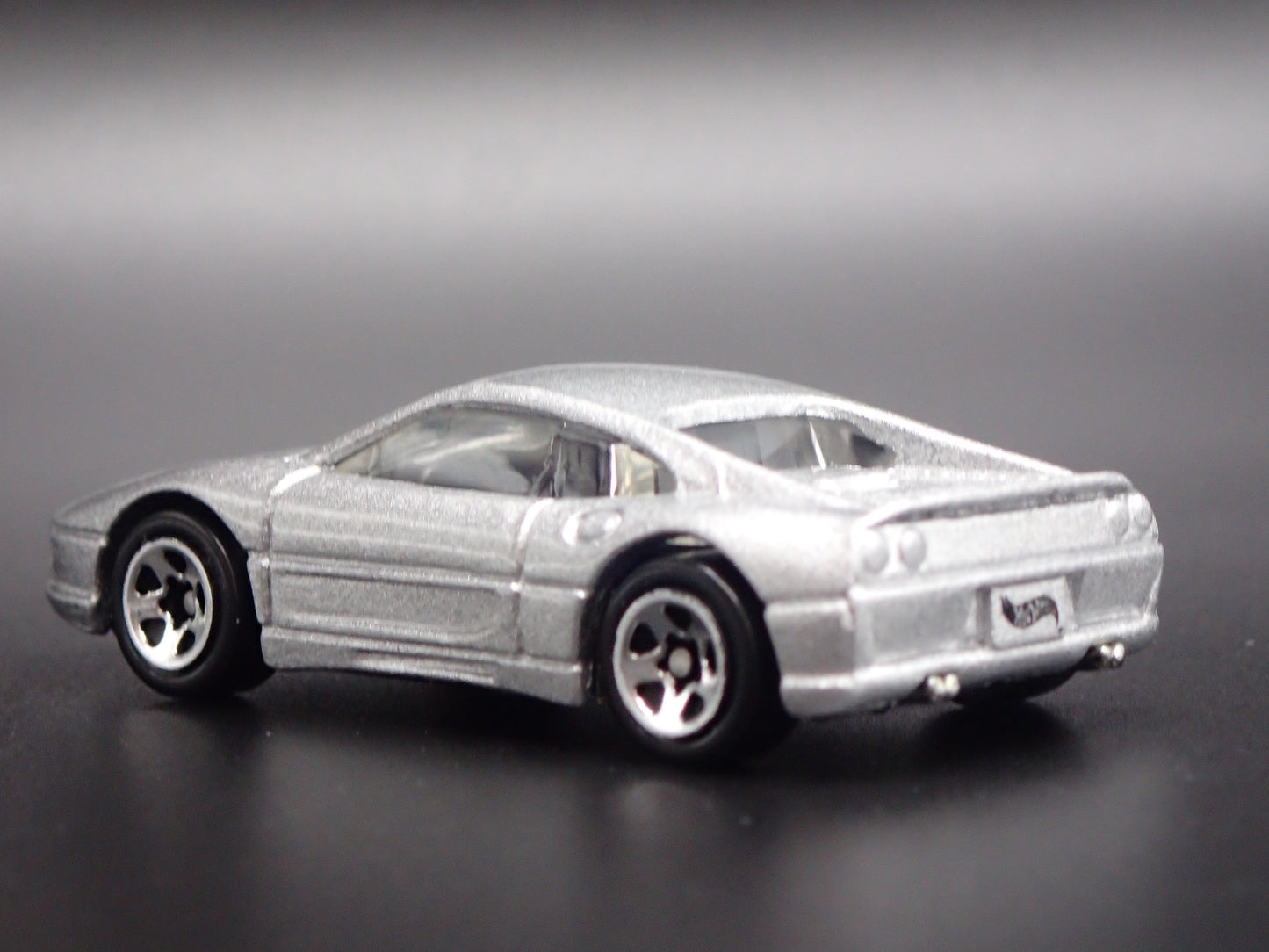 1994-1999 FERRARI 355 SILVER 1:64 SCALE COLLECTIBLE DIORAMA DIECAST MODEL CAR
