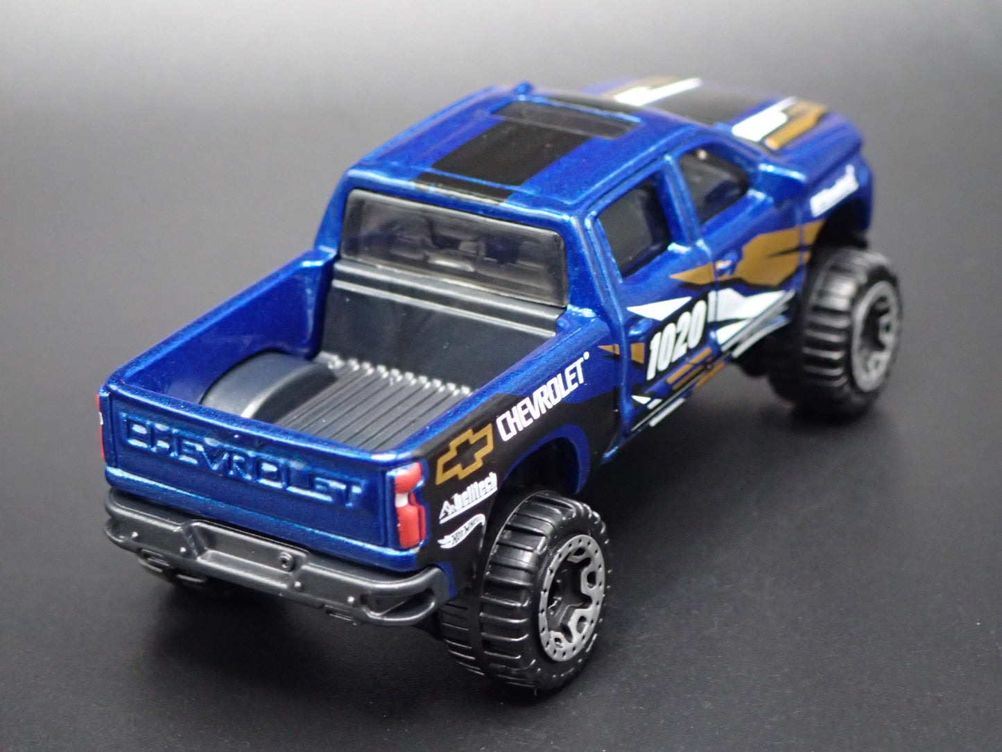 2019 19 CHEVY CHEVROLET SILVERADO LT TRAIL BOSS 1:64 SCALE DIECAST MODEL CAR