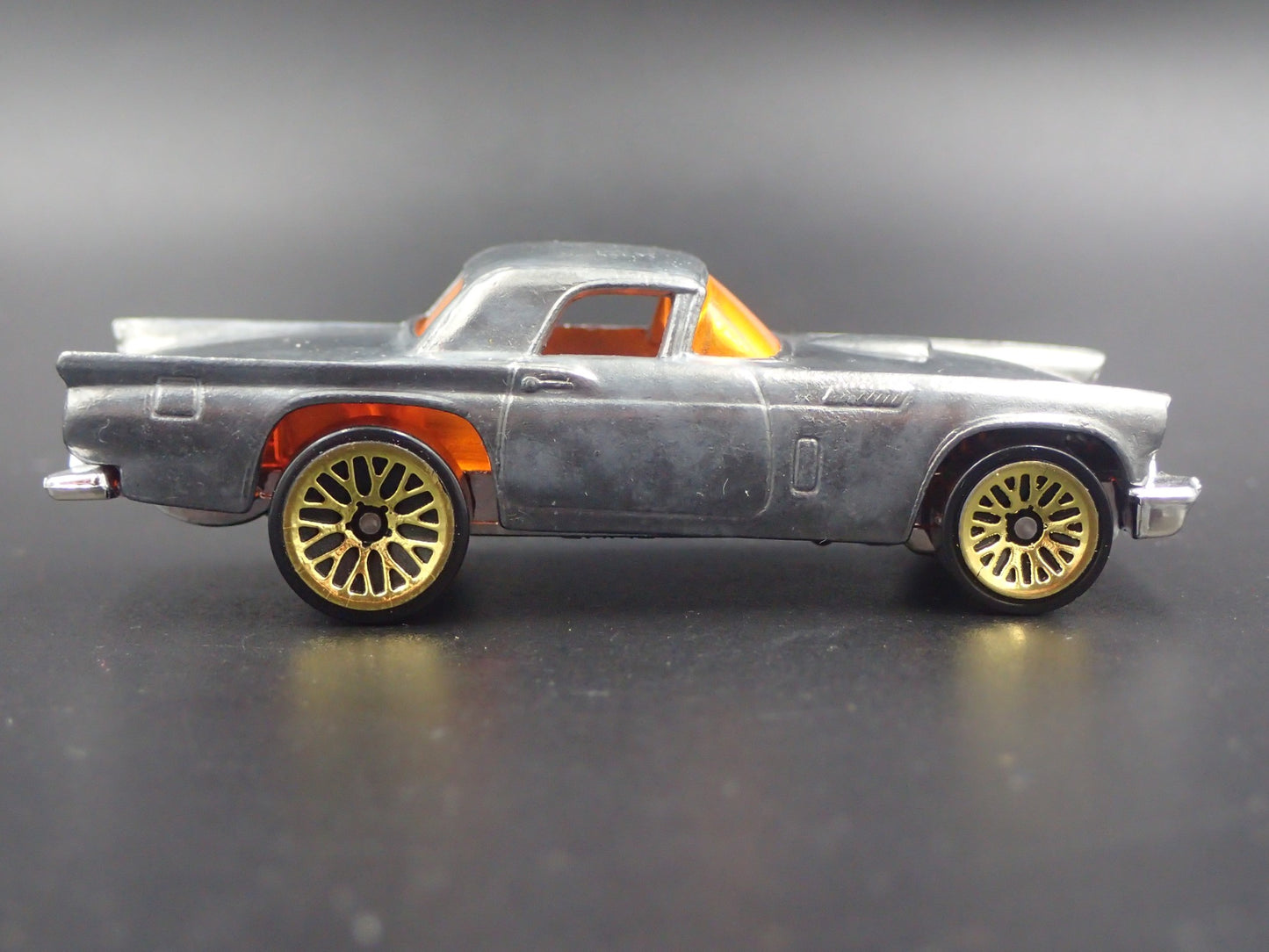 1957 57 FORD THUNDERBIRD TBIRD CUSTOM 1/1 1:64 SCALE DIORAMA DIECAST MODEL CAR