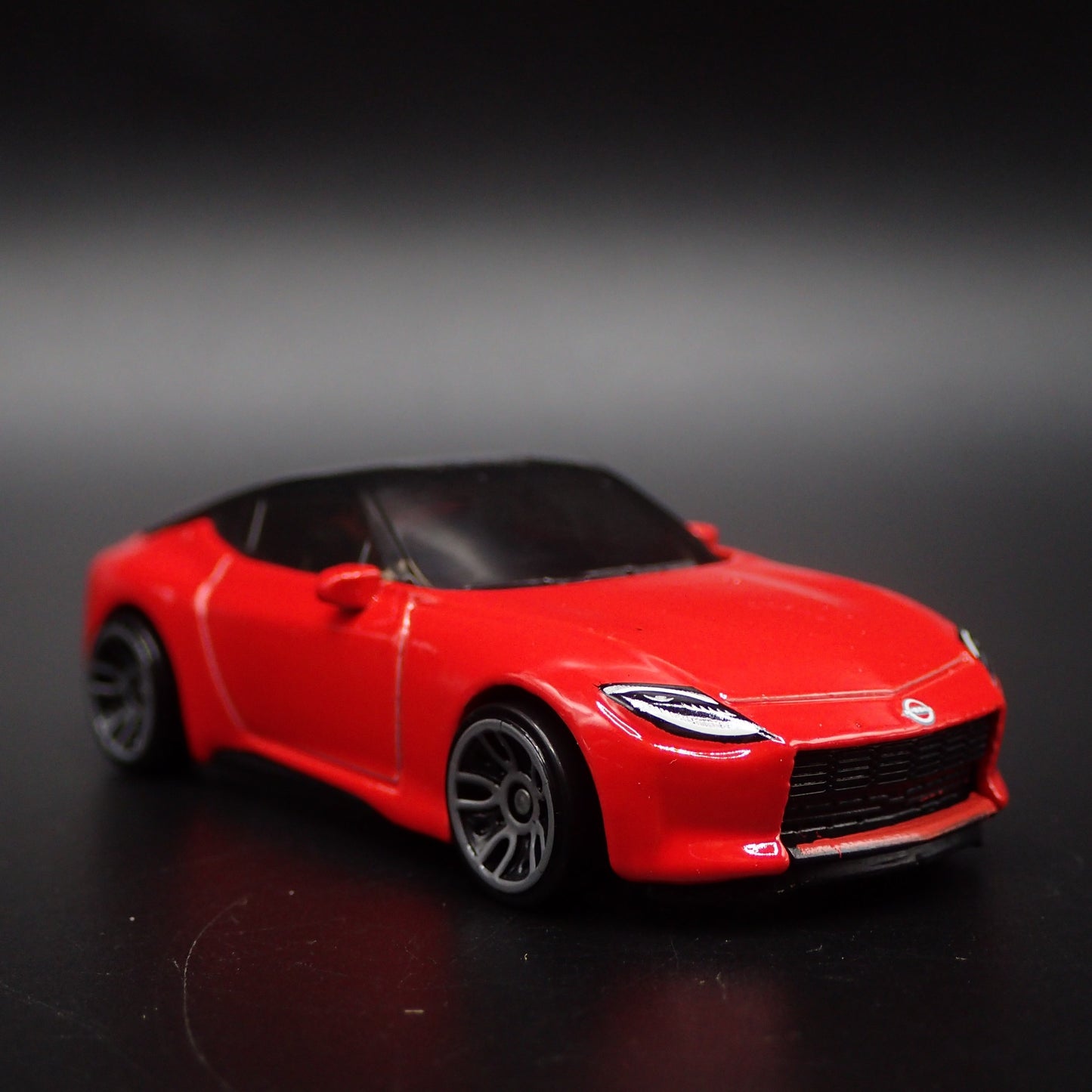 2023-2025 NISSAN Z RED 1:64 SCALE LIMITED COLLECTIBLE DIORAMA DIECAST MODEL CAR