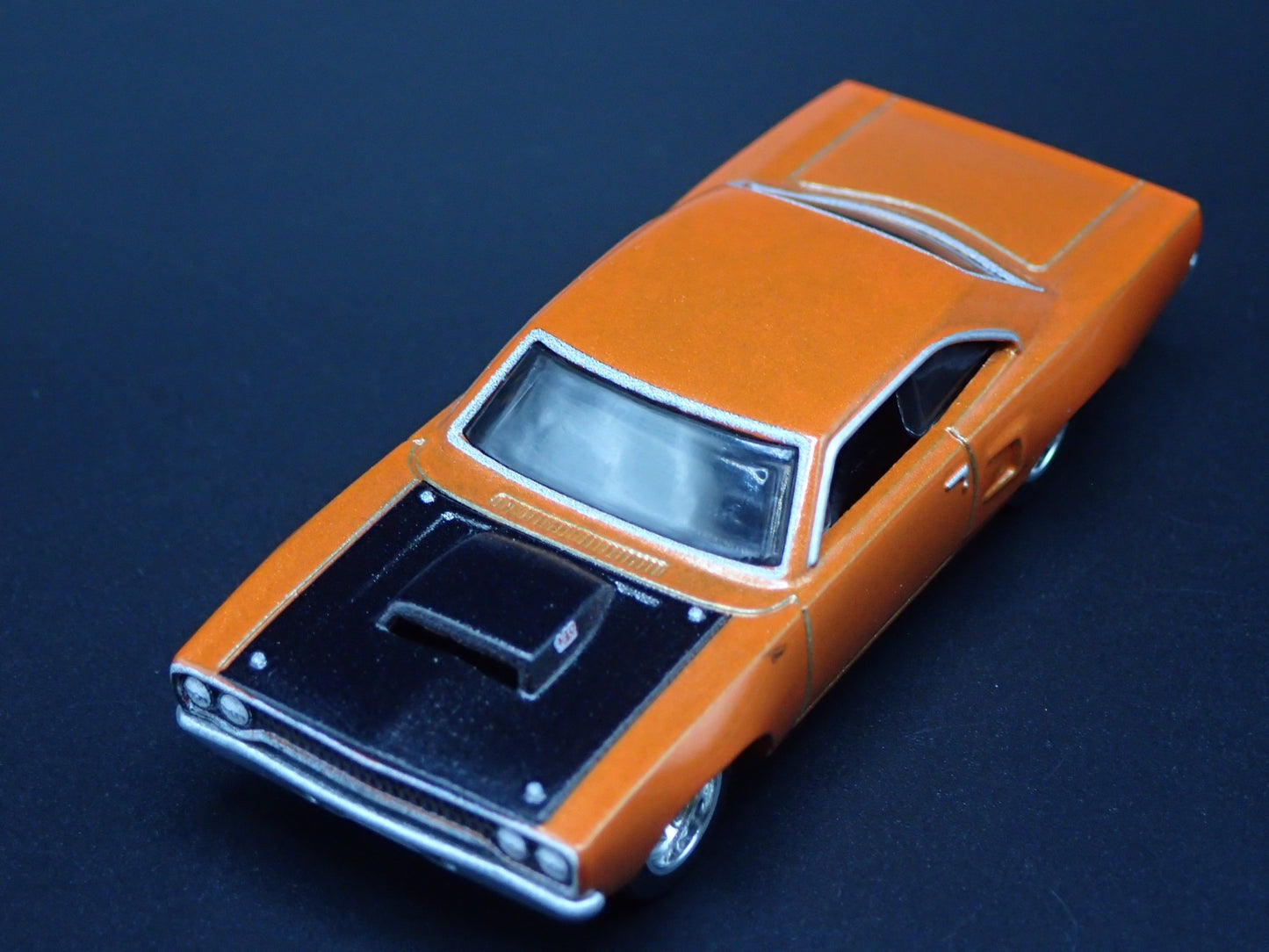 1970 70 PLYMOUTH ROAD RUNNER 1:64 SCALE COLLECTIBLE DIORAMA DIECAST MODEL CAR