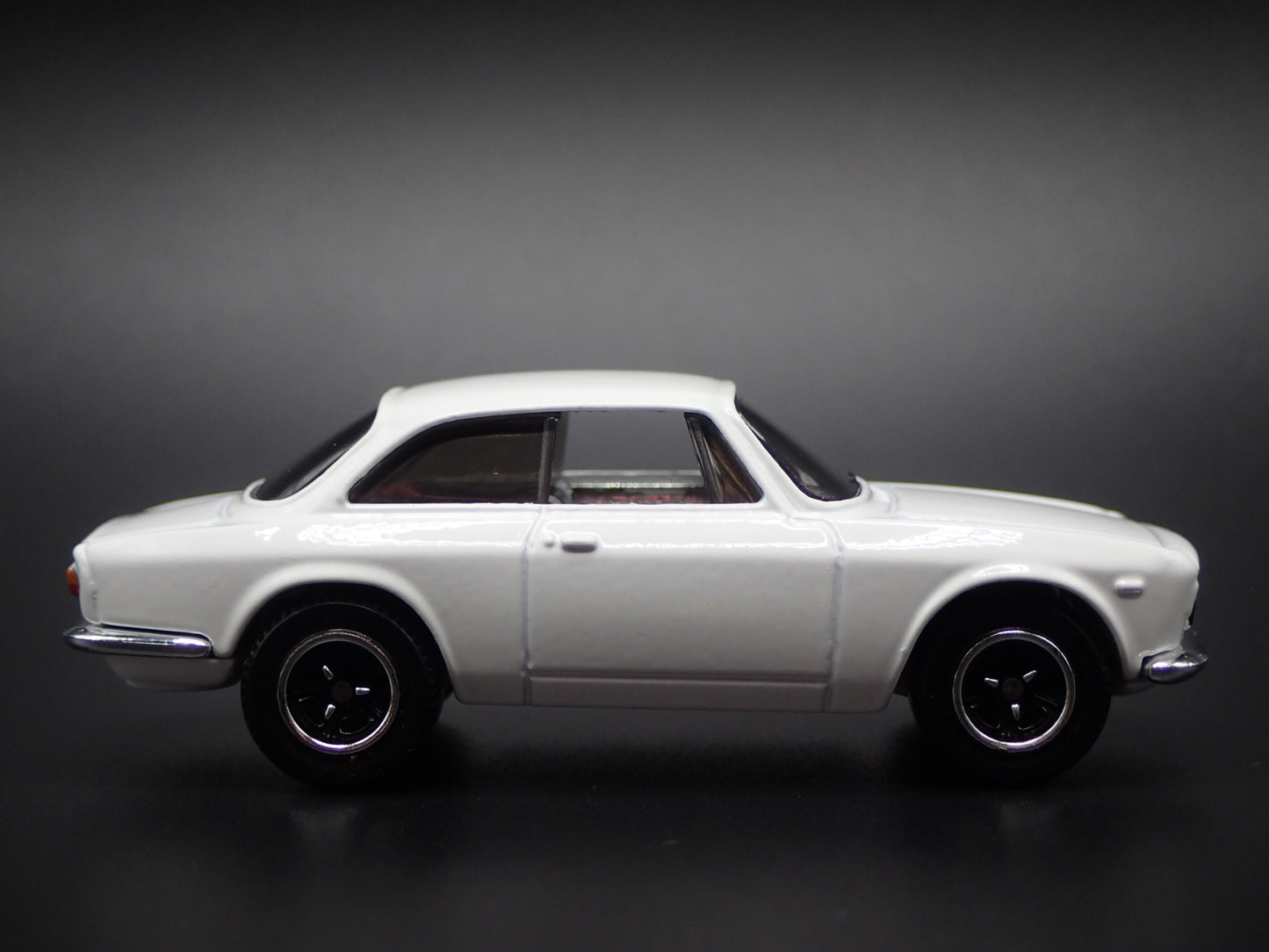 1965-1969 ALFA ROMEO GIULIA SPRINT GTA WHITE 1:64 SCALE DIECAST MODEL CAR