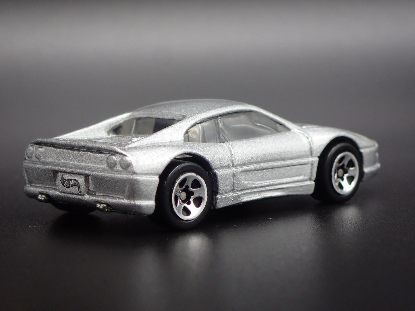 1994-1999 FERRARI 355 SILVER 1:64 SCALE COLLECTIBLE DIORAMA DIECAST MODEL CAR