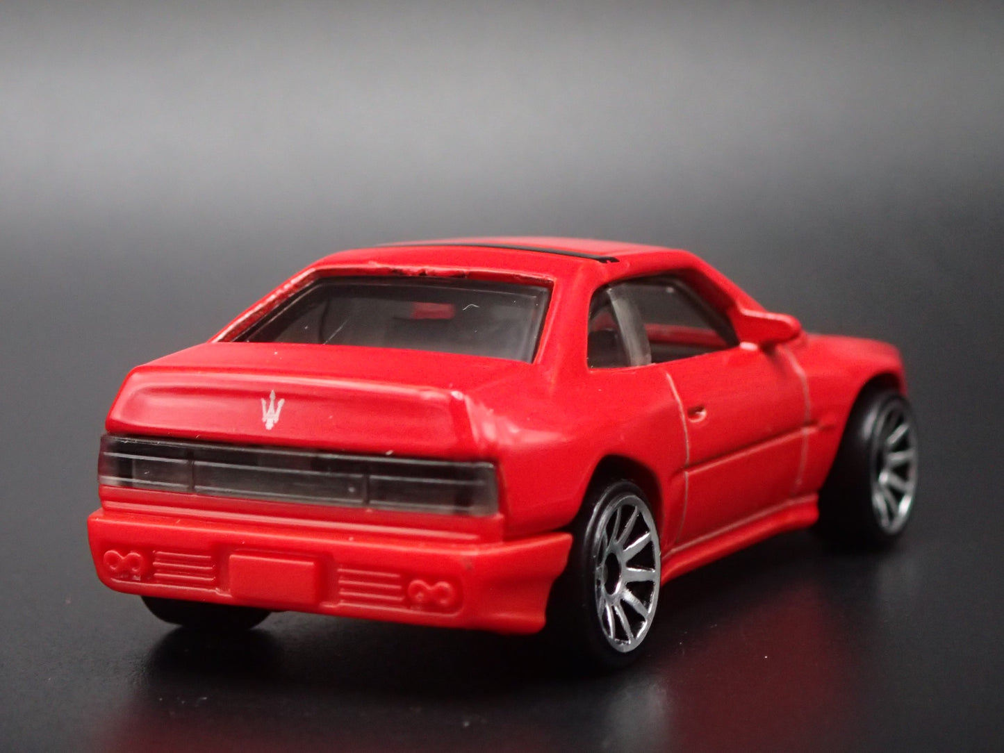 1990-1996 MASERATI SHAMAL RED 1:64 SCALE COLLECTIBLE DIORAMA DIECAST MODEL CAR