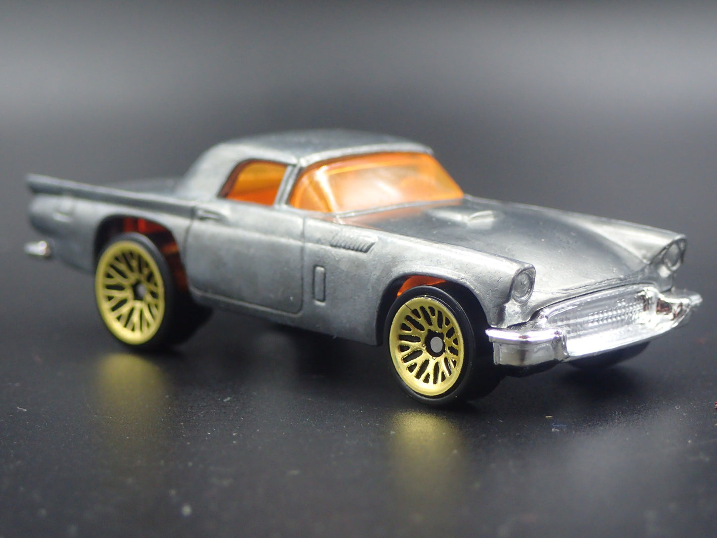 1957 57 FORD THUNDERBIRD TBIRD CUSTOM 1/1 1:64 SCALE DIORAMA DIECAST MODEL CAR