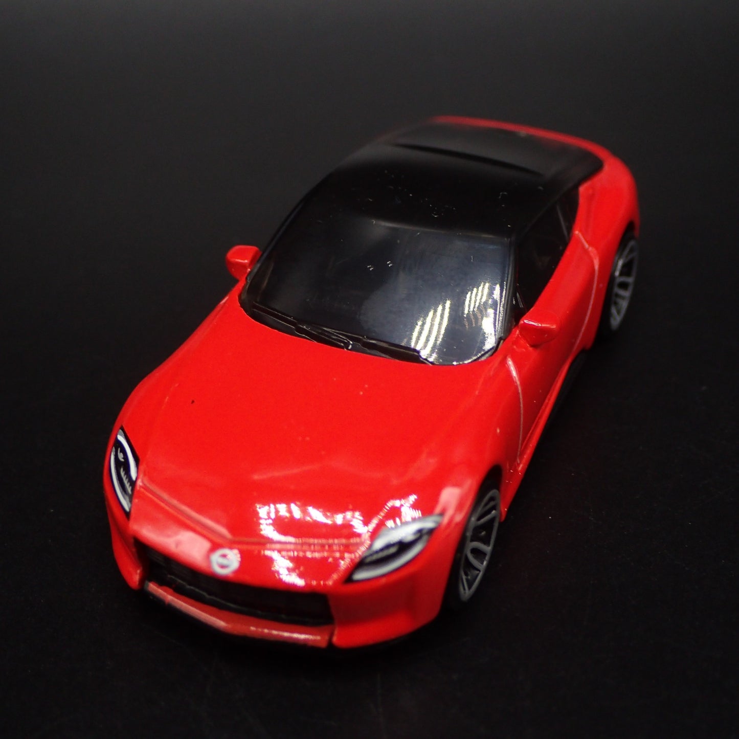 2023-2025 NISSAN Z RED 1:64 SCALE LIMITED COLLECTIBLE DIORAMA DIECAST MODEL CAR
