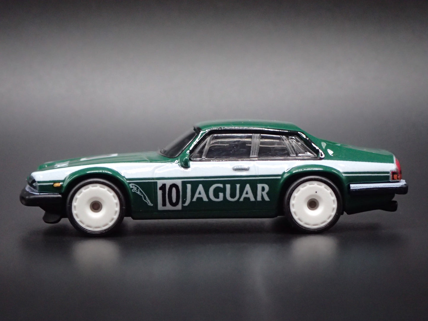 JAGUAR XJS RACING RARE 1:64 SCALE LIMITED COLLECTIBLE DIORAMA DIECAST MODEL CAR