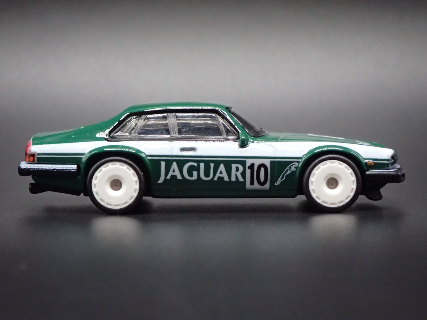JAGUAR XJS RACING RARE 1:64 SCALE LIMITED COLLECTIBLE DIORAMA DIECAST MODEL CAR