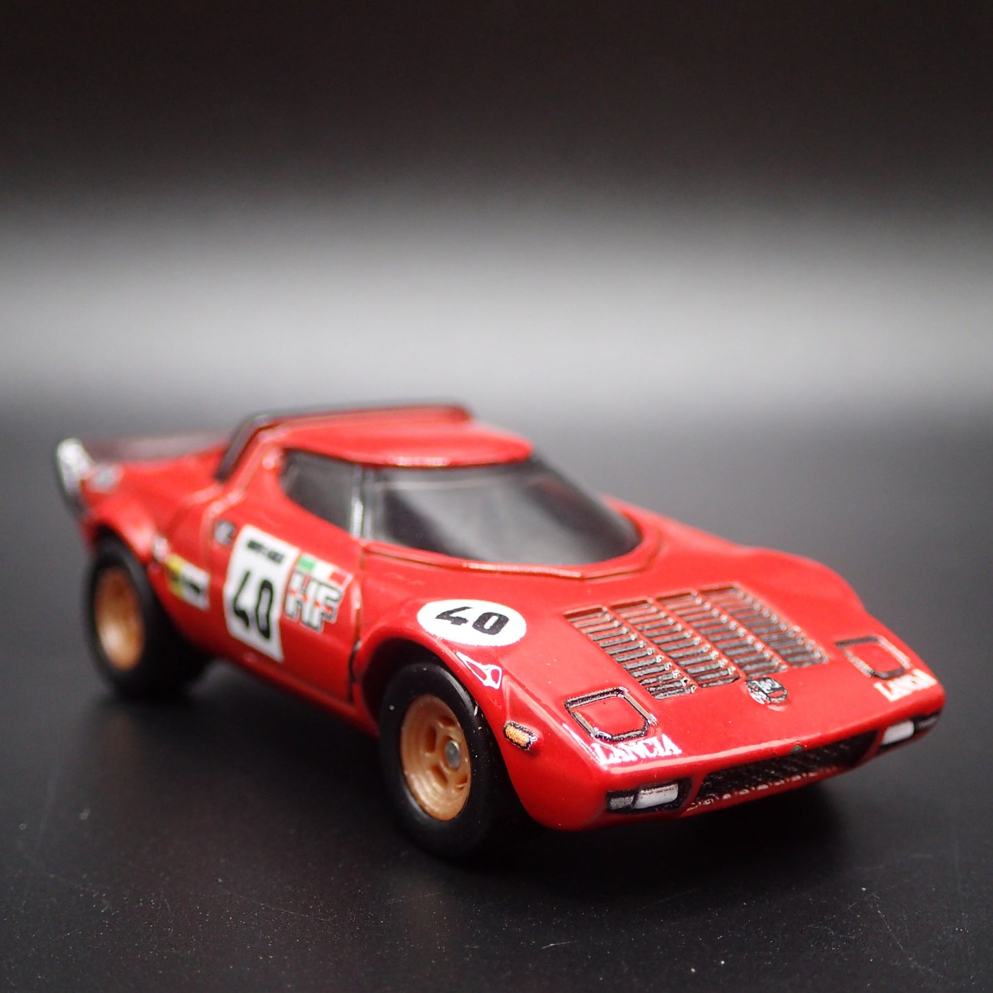 1973-1978 LANCIA STRATOS RACE CAR RED 1:64 SCALE DIORAMA DIECAST MODEL CAR