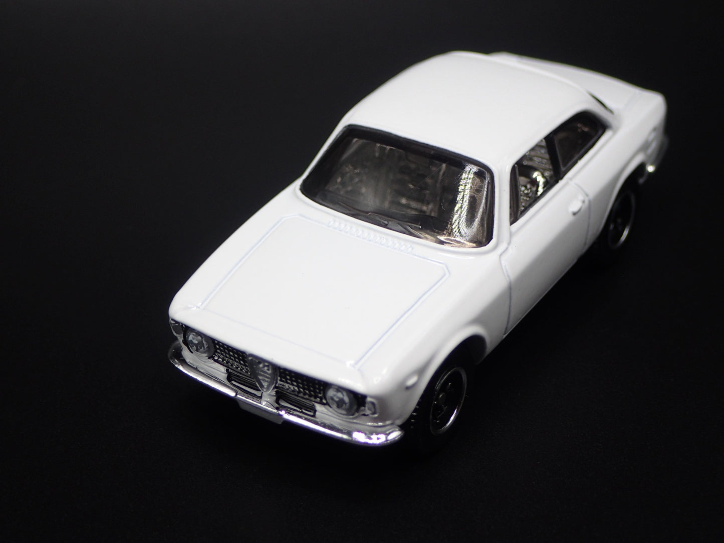1965-1969 ALFA ROMEO GIULIA SPRINT GTA WHITE 1:64 SCALE DIECAST MODEL CAR