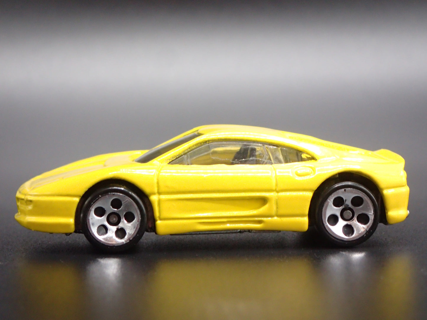 1994-1999 FERRARI 355 YELLOW 1:64 SCALE COLLECTIBLE DIORAMA DIECAST MODEL CAR