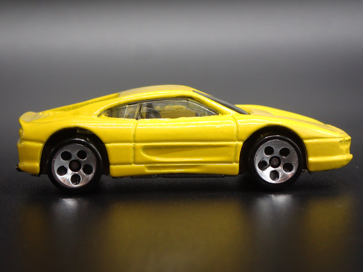 1994-1999 FERRARI 355 YELLOW 1:64 SCALE COLLECTIBLE DIORAMA DIECAST MODEL CAR