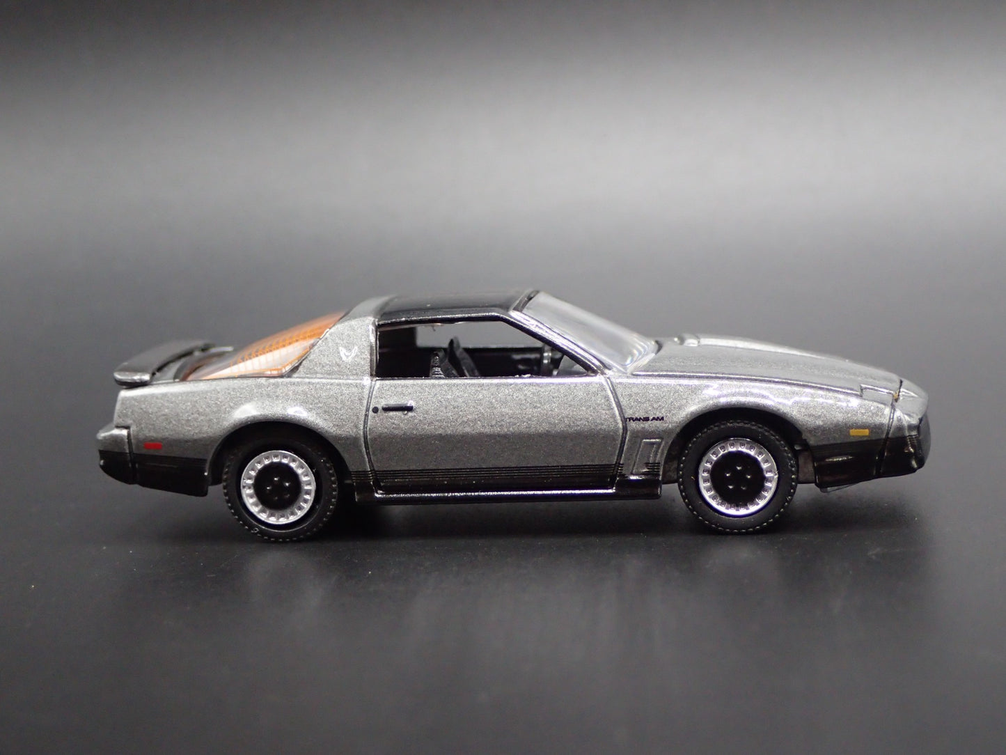 1984 84 PONTIAC FIREBIRD TRANS AM TA 1:64 SCALE COLLECTIBLE DIECAST MODEL CAR