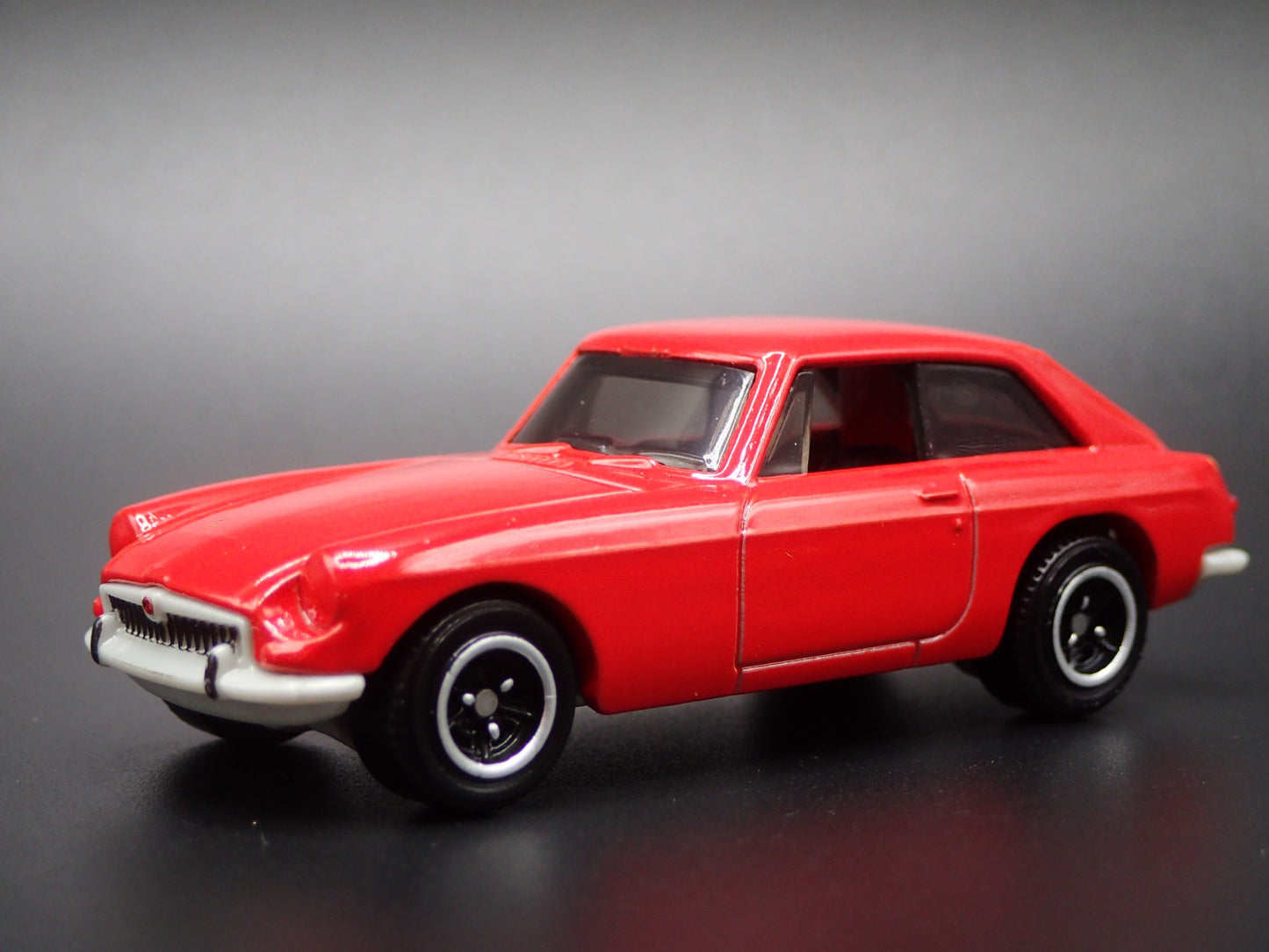 1968-1980 MG MGB GT COUPE RED 1:64 SCALE COLLECTIBLE DIORAMA DIECAST MODEL CAR