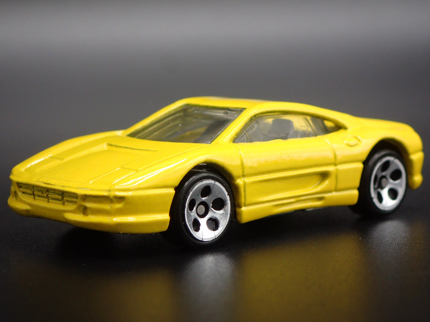 1994-1999 FERRARI 355 YELLOW 1:64 SCALE COLLECTIBLE DIORAMA DIECAST MODEL CAR