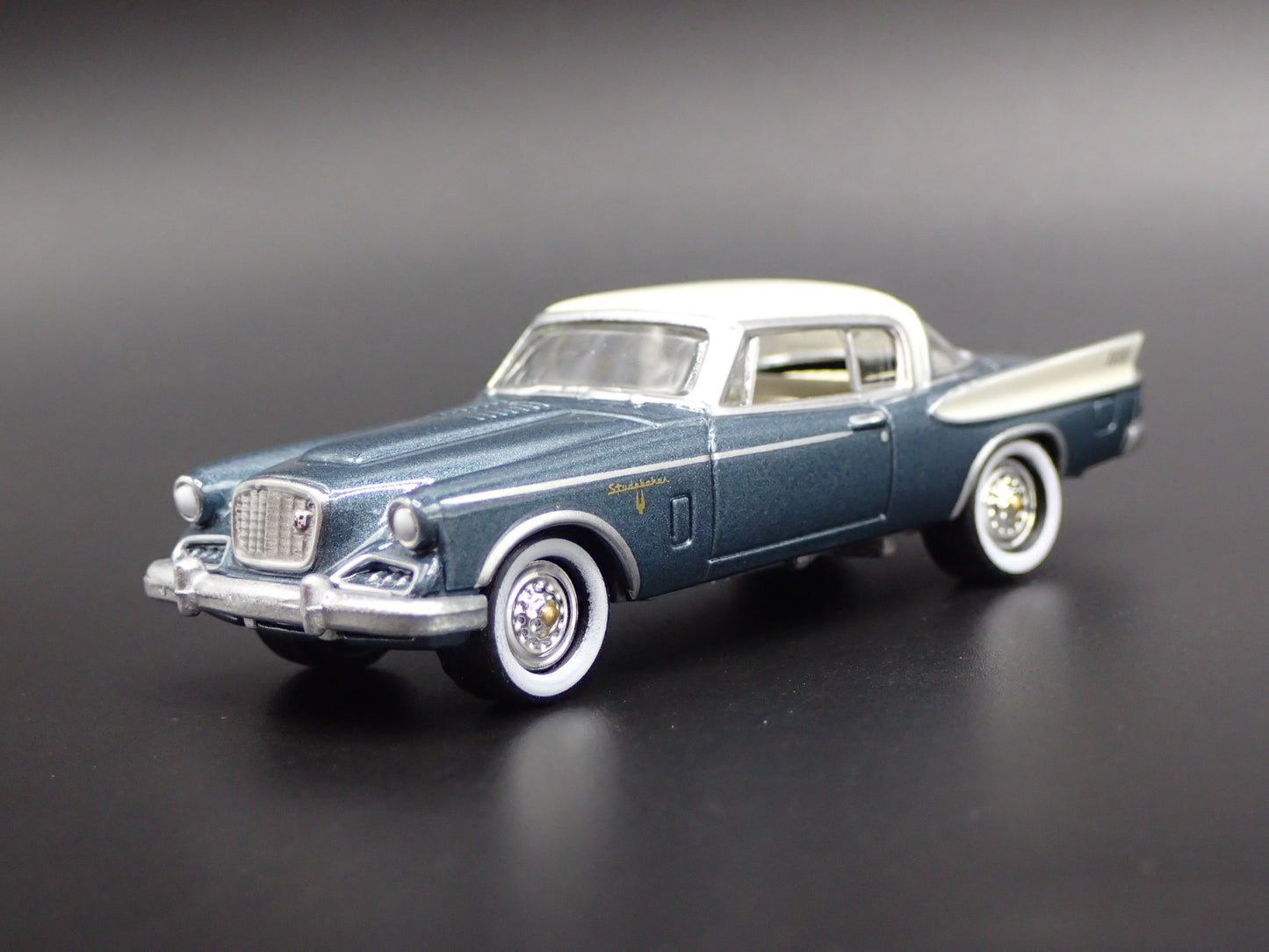 1957 57 STUDEBAKER GOLDEN HAWK 1:64 SCALE  COLLECTIBLE DIORAMA DIECAST MODEL CAR