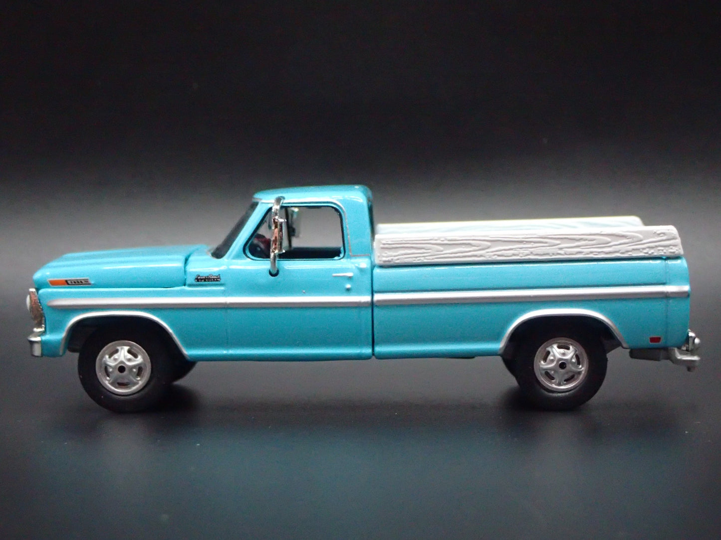 1969 69 FORD F250 PICKUP TRUCK HITCH BLUE 1:64 SCALE DIORAMA DIECAST MODEL CAR
