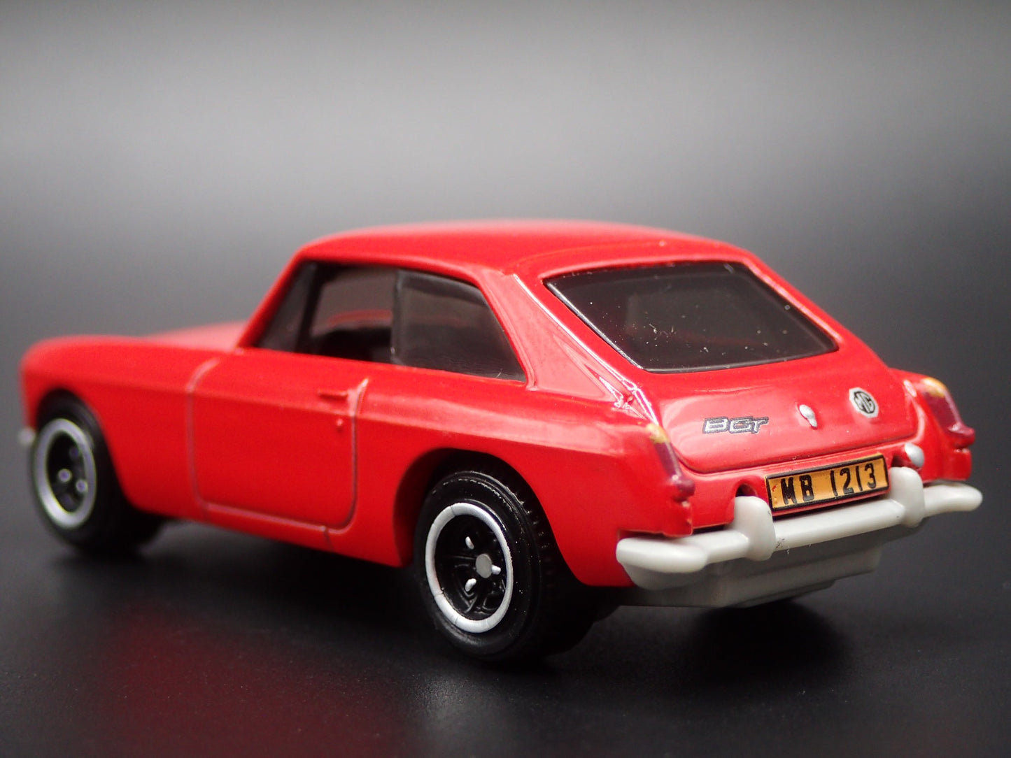 1968-1980 MG MGB GT COUPE RED 1:64 SCALE COLLECTIBLE DIORAMA DIECAST MODEL CAR