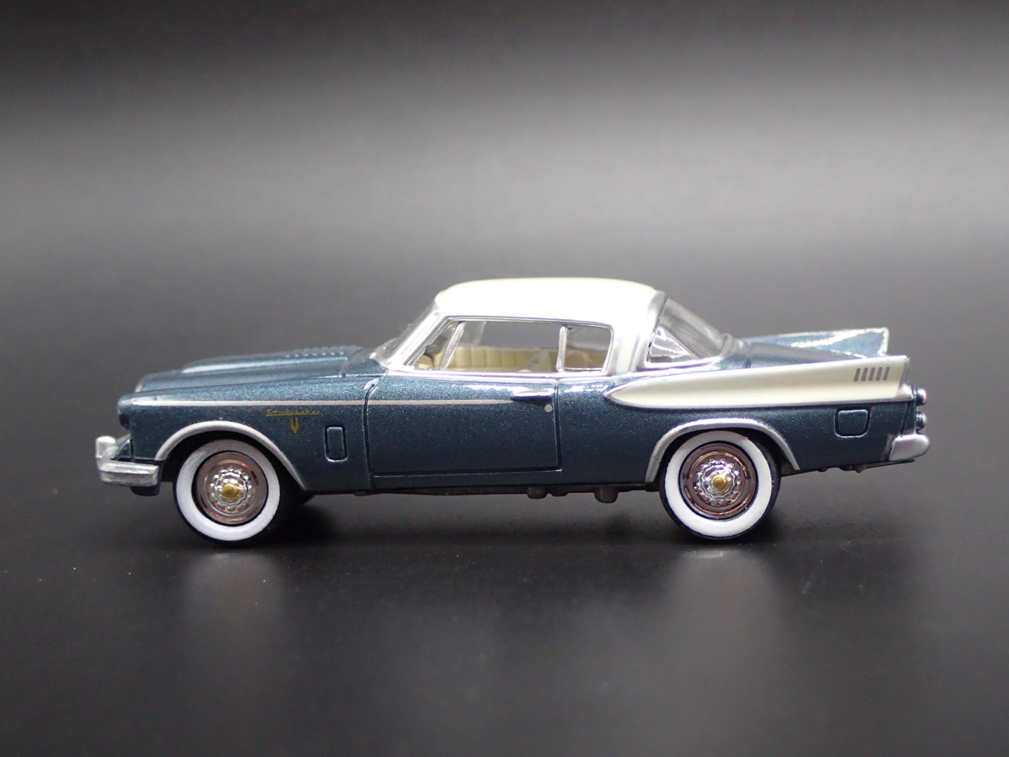 1957 57 STUDEBAKER GOLDEN HAWK 1:64 SCALE  COLLECTIBLE DIORAMA DIECAST MODEL CAR