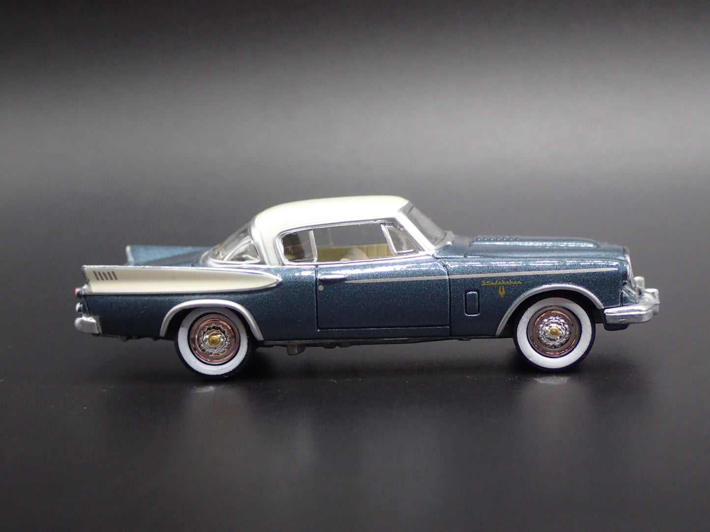 1957 57 STUDEBAKER GOLDEN HAWK 1:64 SCALE  COLLECTIBLE DIORAMA DIECAST MODEL CAR