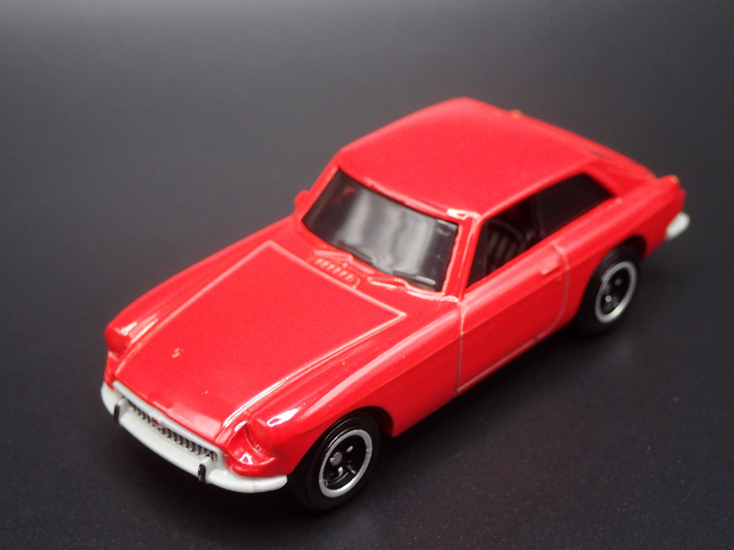 1968-1980 MG MGB GT COUPE RED 1:64 SCALE COLLECTIBLE DIORAMA DIECAST MODEL CAR