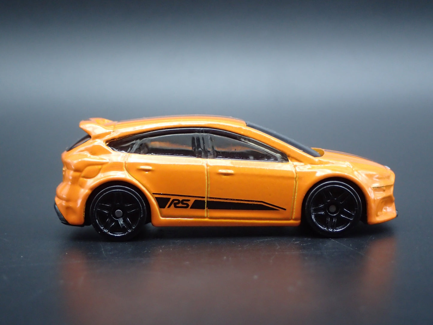 2011 - 2018 FORD FOCUS RS ORANGE RARE 1:64 SCALE COLLECTIBLE DIECAST MODEL CAR