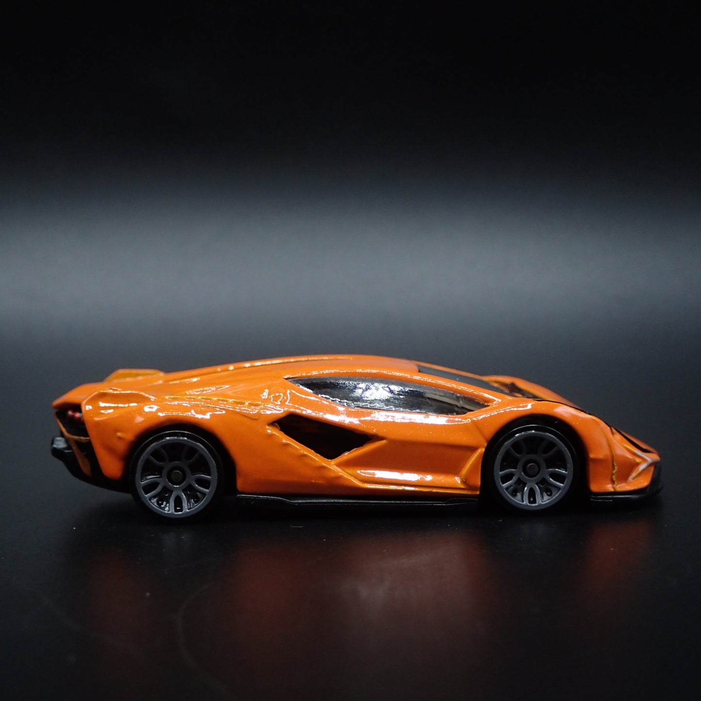 2020-2022 LAMBORGHINI SIAN FKP 37 SUPERCAR 1:64 SCALE DIORAMA DIECAST MODEL CAR
