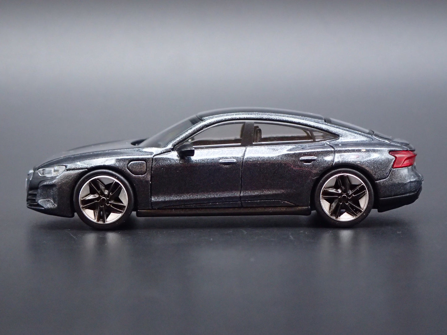 2020-2025 AUDI RS E TRON ETRON GT 1:64 SCALE COLLECTIBLE DIECAST MODEL CAR