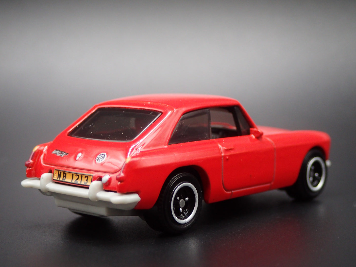 1968-1980 MG MGB GT COUPE RED 1:64 SCALE COLLECTIBLE DIORAMA DIECAST MODEL CAR