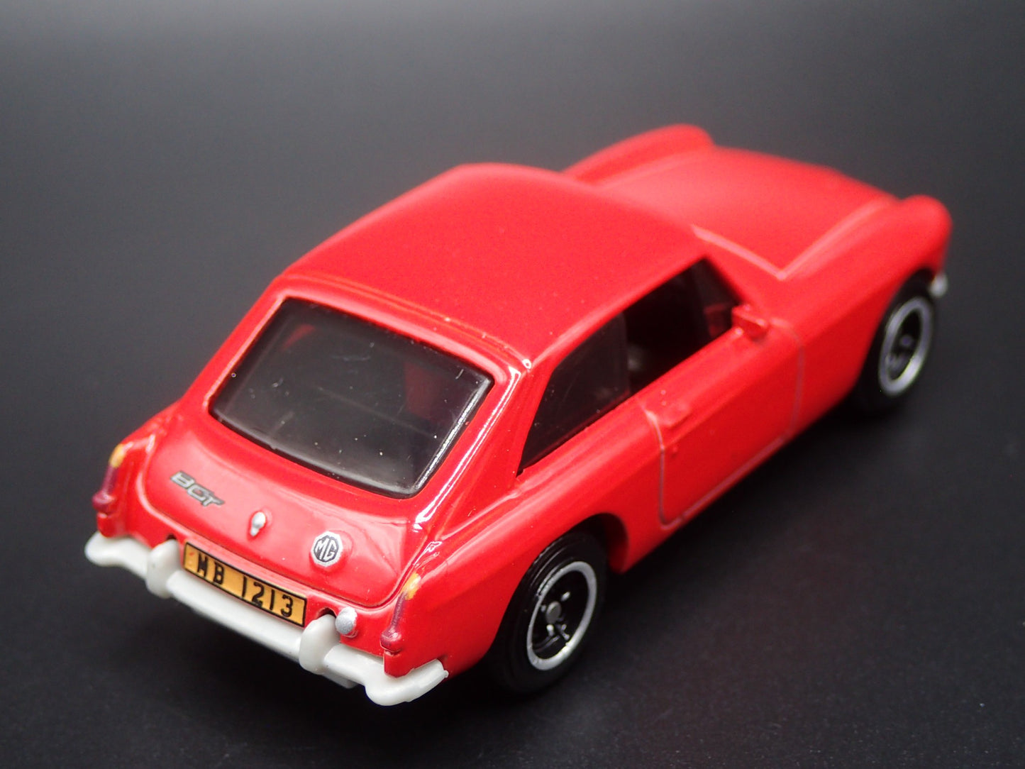 1968-1980 MG MGB GT COUPE RED 1:64 SCALE COLLECTIBLE DIORAMA DIECAST MODEL CAR
