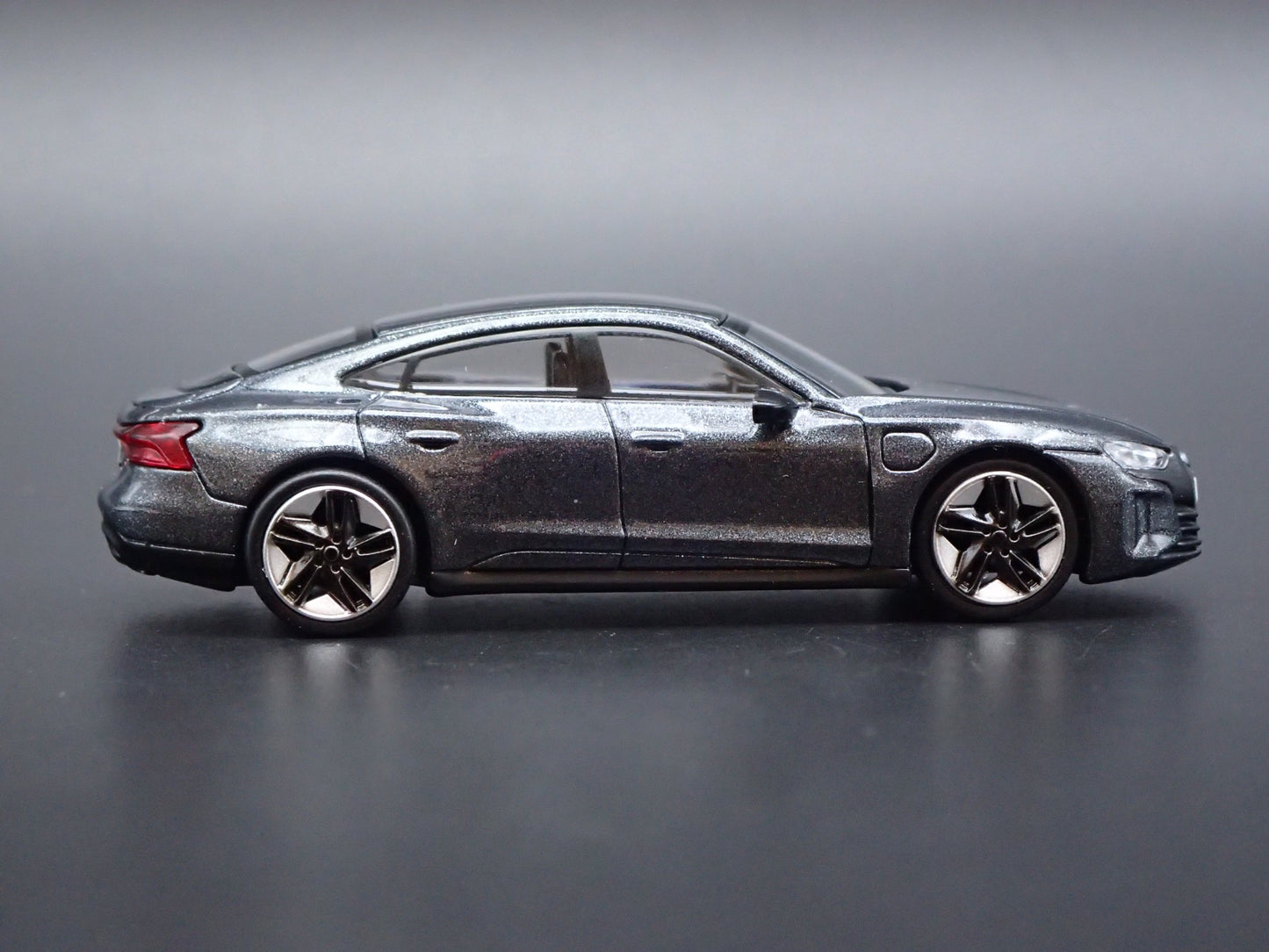 2020-2025 AUDI RS E TRON ETRON GT 1:64 SCALE COLLECTIBLE DIECAST MODEL CAR