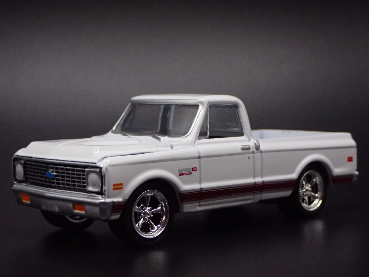 1972 72 CHEVY CHEVROLET C10 PICKUP TRUCK SHORT BED 1/64 SCALE DIECAST MODEL CAR