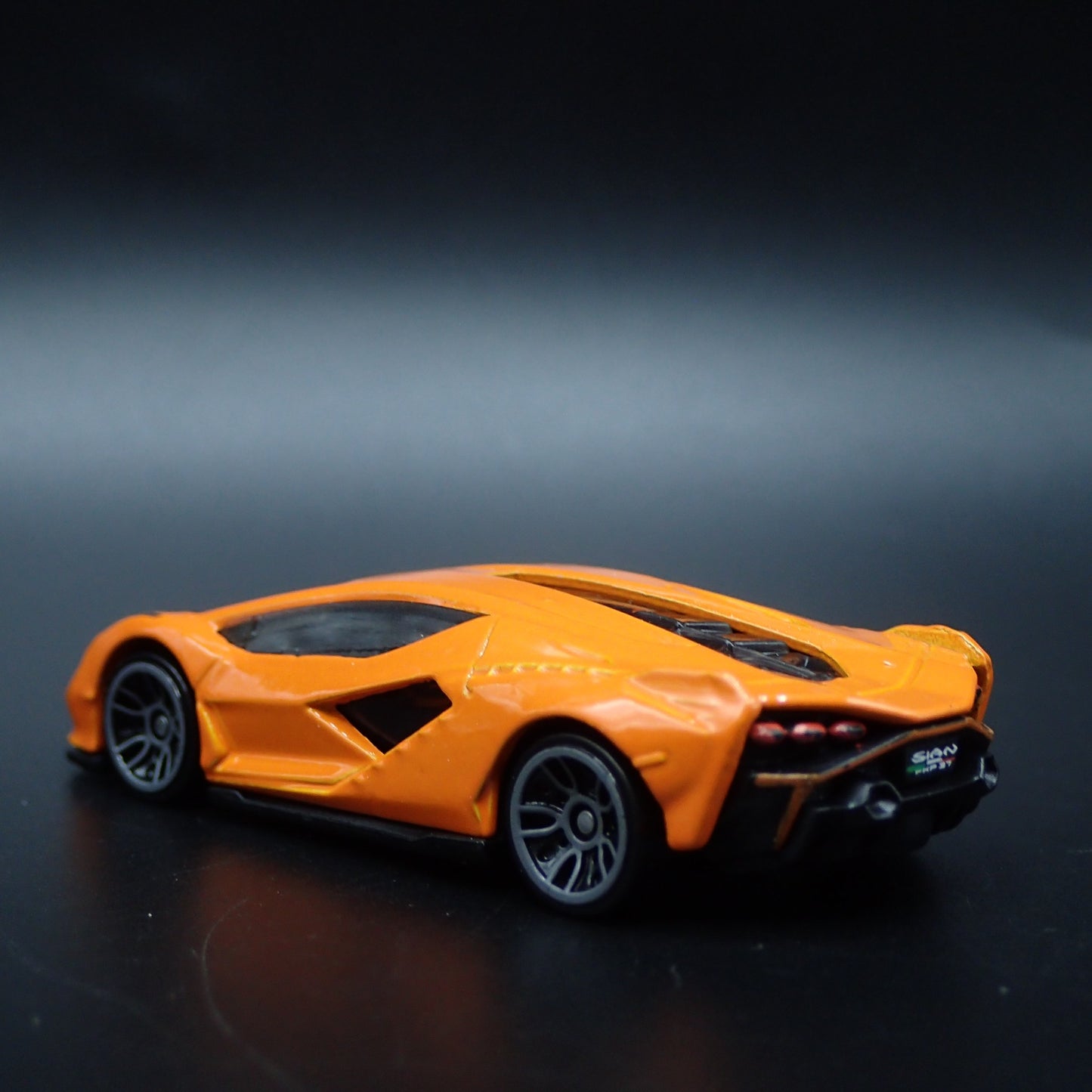 2020-2022 LAMBORGHINI SIAN FKP 37 SUPERCAR 1:64 SCALE DIORAMA DIECAST MODEL CAR