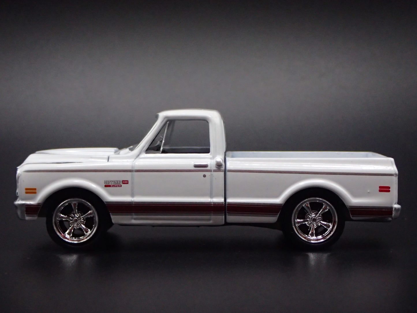 1972 72 CHEVY CHEVROLET C10 PICKUP TRUCK SHORT BED 1/64 SCALE DIECAST MODEL CAR