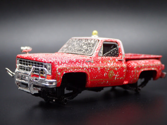 1976 CHEVROLET PICKUP TRUCK FIRE DEPT 4X4 SQUAREBODY WRECK 1/64 SCALE MODEL CAR
