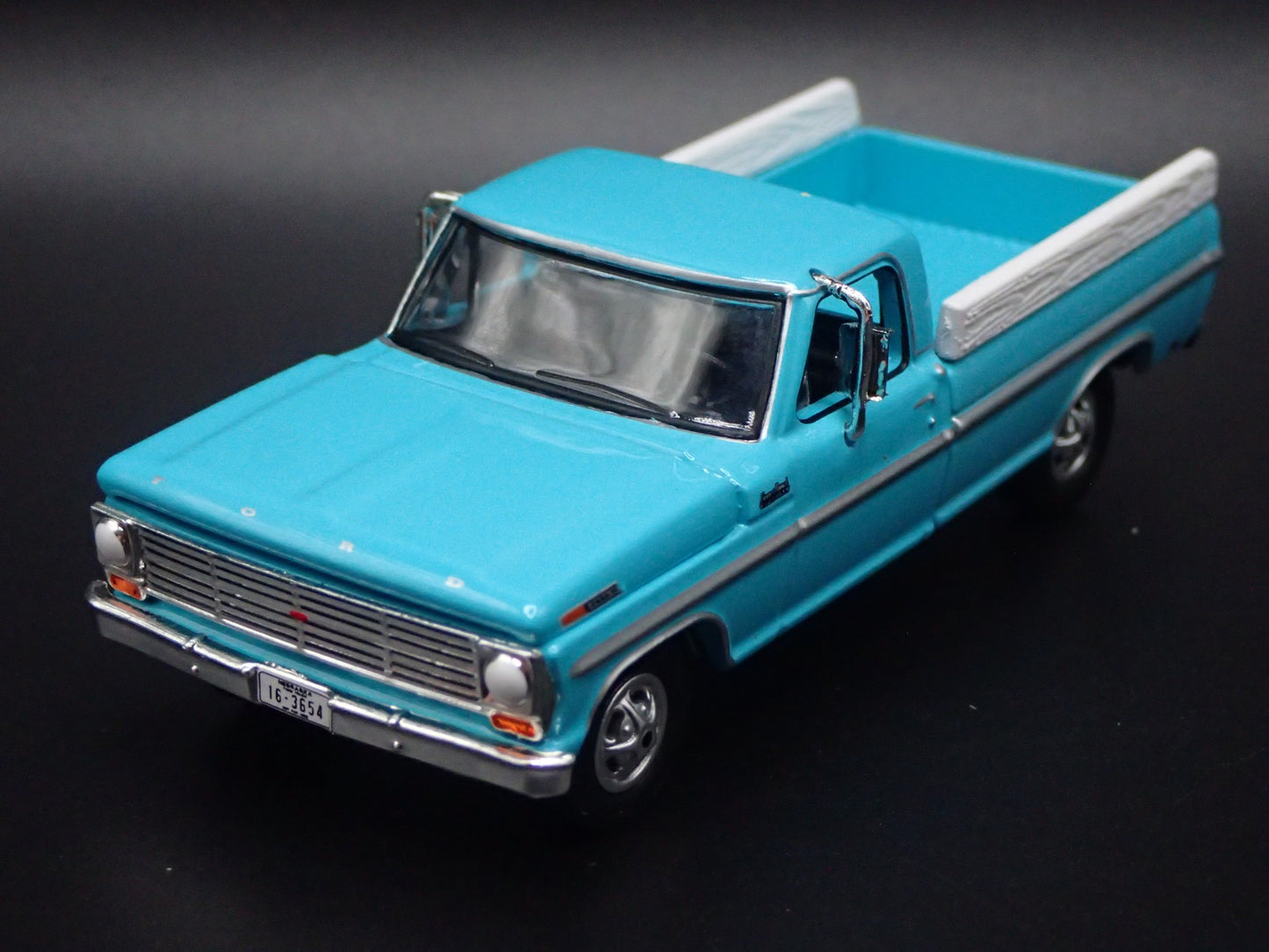 1969 69 FORD F250 PICKUP TRUCK HITCH BLUE 1:64 SCALE DIORAMA DIECAST MODEL CAR