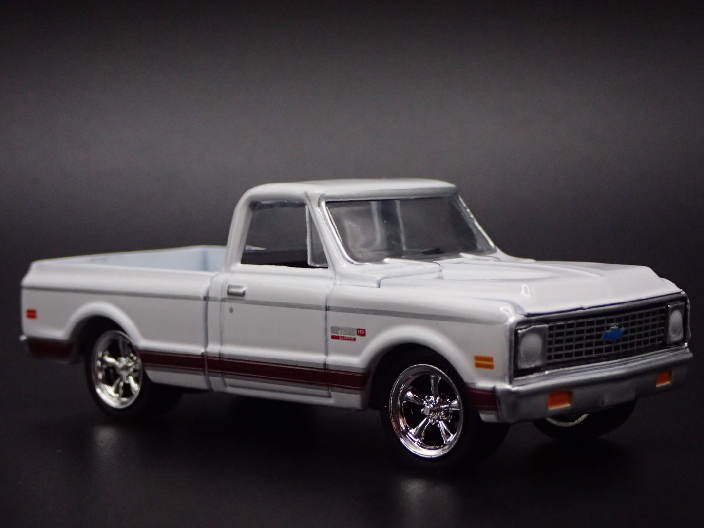 1972 72 CHEVY CHEVROLET C10 PICKUP TRUCK SHORT BED 1/64 SCALE DIECAST MODEL CAR