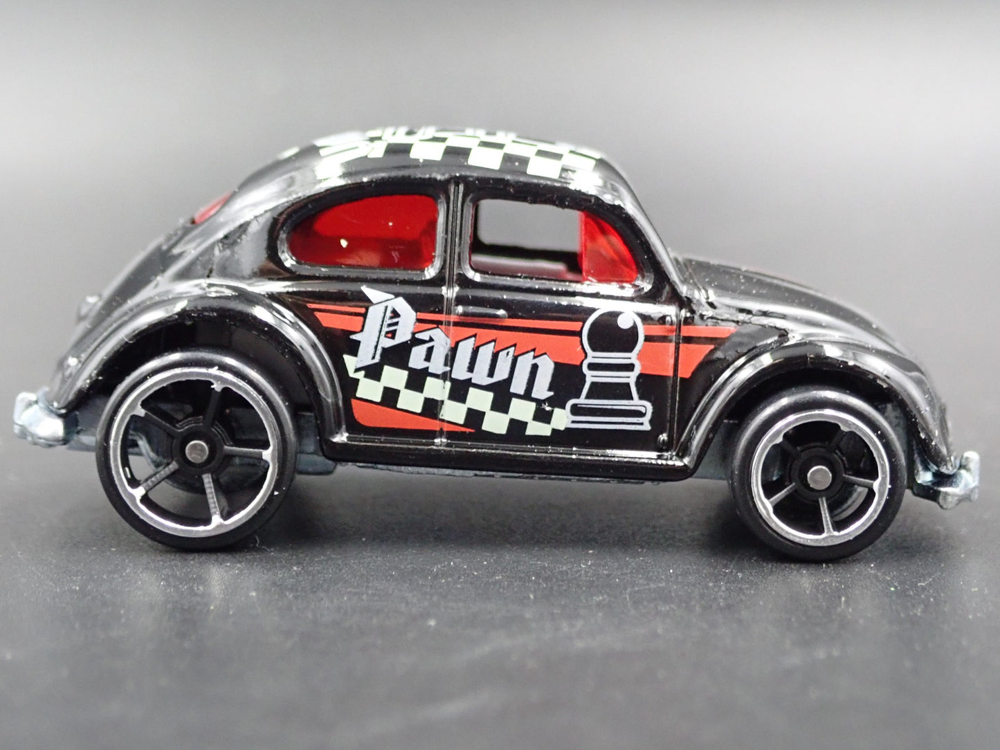 1960-1967 VW VOLKSWAGEN CLASSIC BEETLE BUG 1:64 SCALE DIORAMA DIECAST MODEL CAR