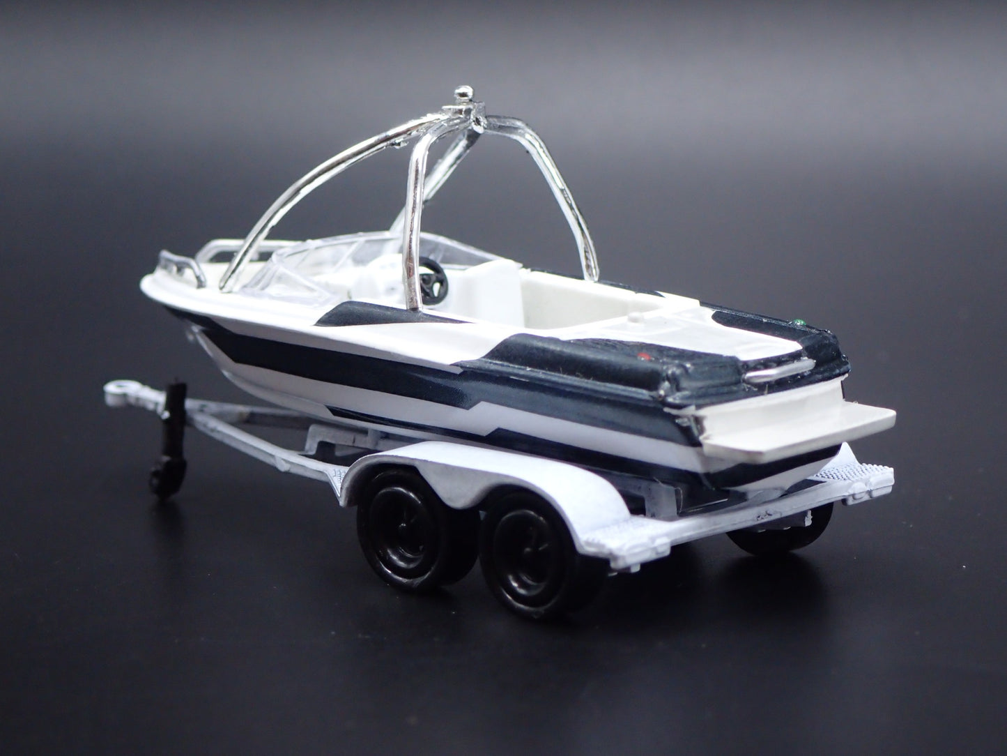 SKI & WAKEBOARD SPEED BOAT ON TRAILER RARE 1/64 SCALE DIORAMA PROP MODEL BOAT