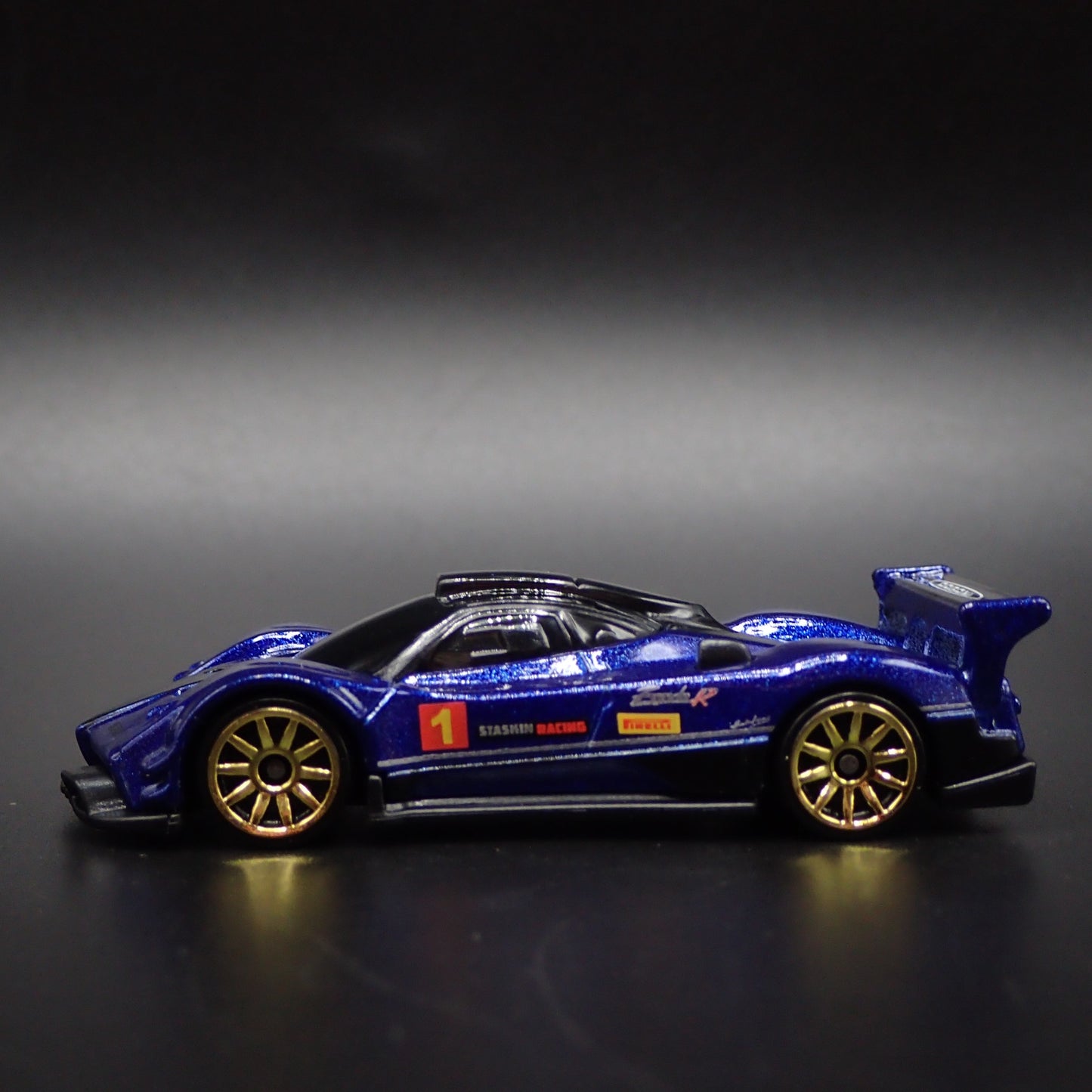 2009-2011 PAGANI ZONDA R SUPERCAR BLUE 1:64 SCALE DIORAMA DIECAST MODEL CAR