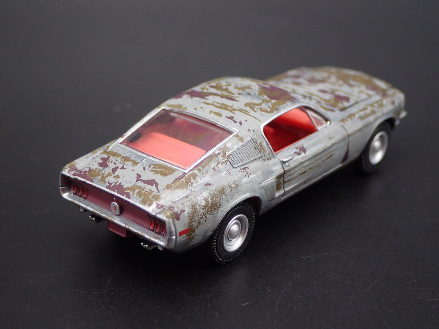 1968 68 FORD MUSTANG GT FASTBACK BARN FIND 1/64 SCALE DIORAMA DIECAST MODEL CAR