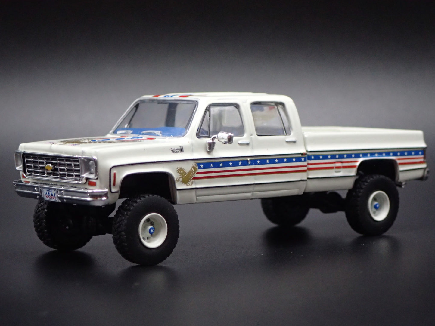 1976 CHEVY CHEVROLET DELUXE K30 FLEETWOOD CREW CAB 1:64 SCALE DIECAST MODEL CAR