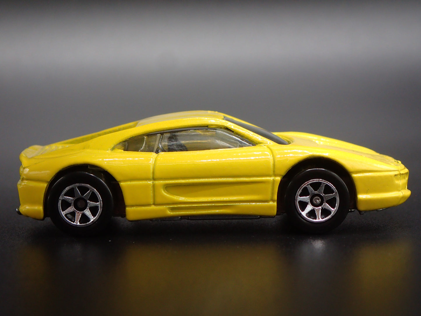 1994-1999 FERRARI 355 YELLOW 1:64 SCALE COLLECTIBLE DIORAMA DIECAST MODEL CAR