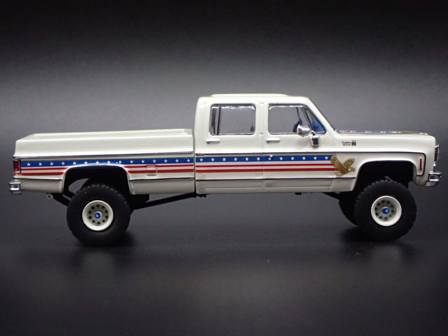 1976 CHEVY CHEVROLET DELUXE K30 FLEETWOOD CREW CAB 1:64 SCALE DIECAST MODEL CAR