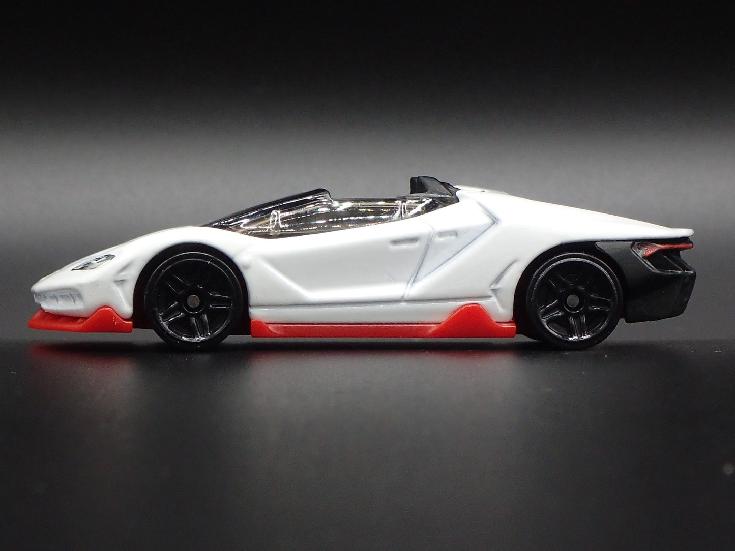 2016-2017 LAMBORGHINI CENTENARIO ROADSTER SUPER CAR 1:64 SCALE DIECAST MODEL CAR