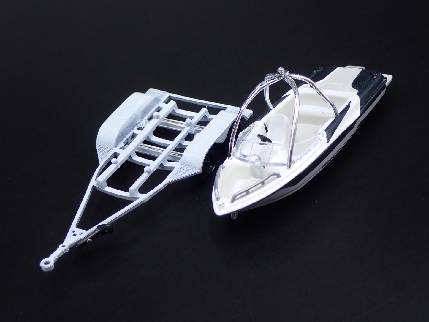 SKI & WAKEBOARD SPEED BOAT ON TRAILER RARE 1/64 SCALE DIORAMA PROP MODEL BOAT