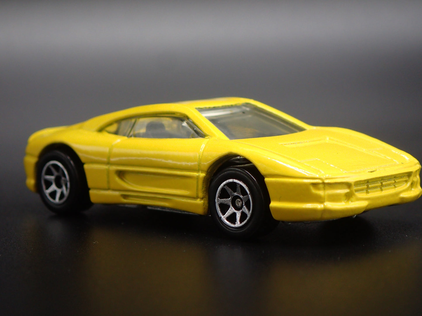 1994-1999 FERRARI 355 YELLOW 1:64 SCALE COLLECTIBLE DIORAMA DIECAST MODEL CAR