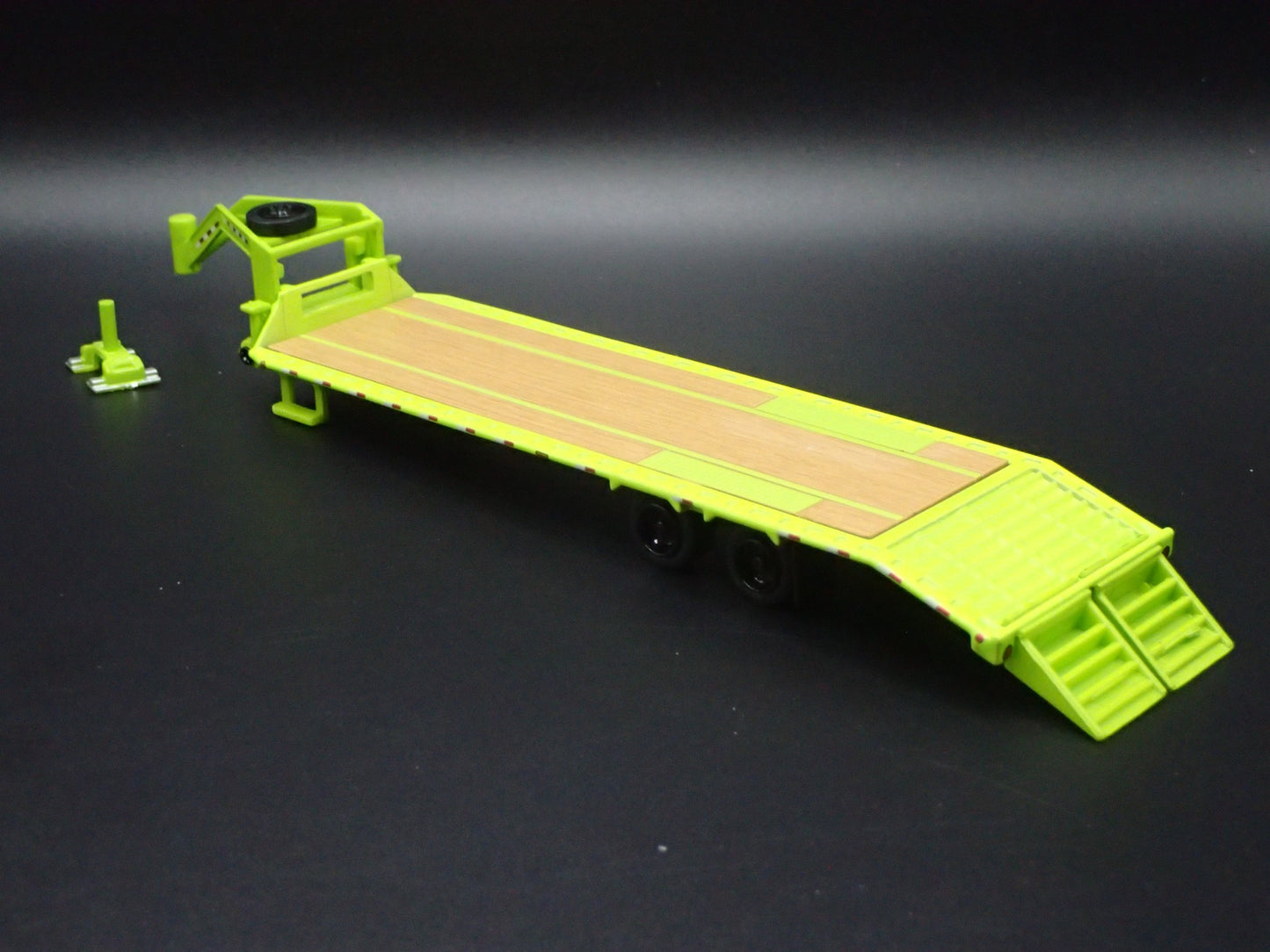 GOOSENECK FLATBED TRAILER w LOADING RAMP, HITCH 1:64 SCALE DIORAMA DIECAST MODEL